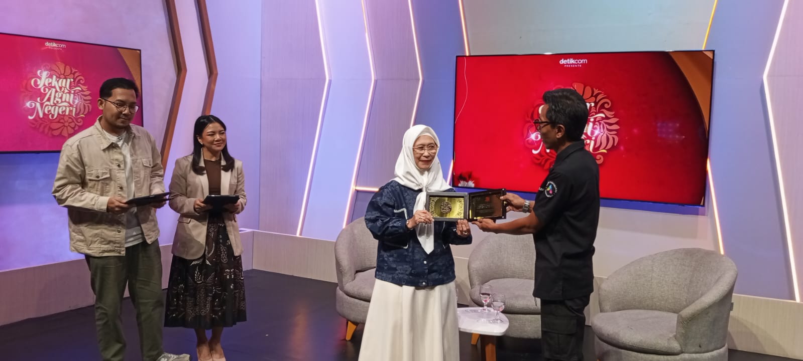 Ratnawati Honoured with Sekar Agni Negeri Award for Community Empowerment Efforts