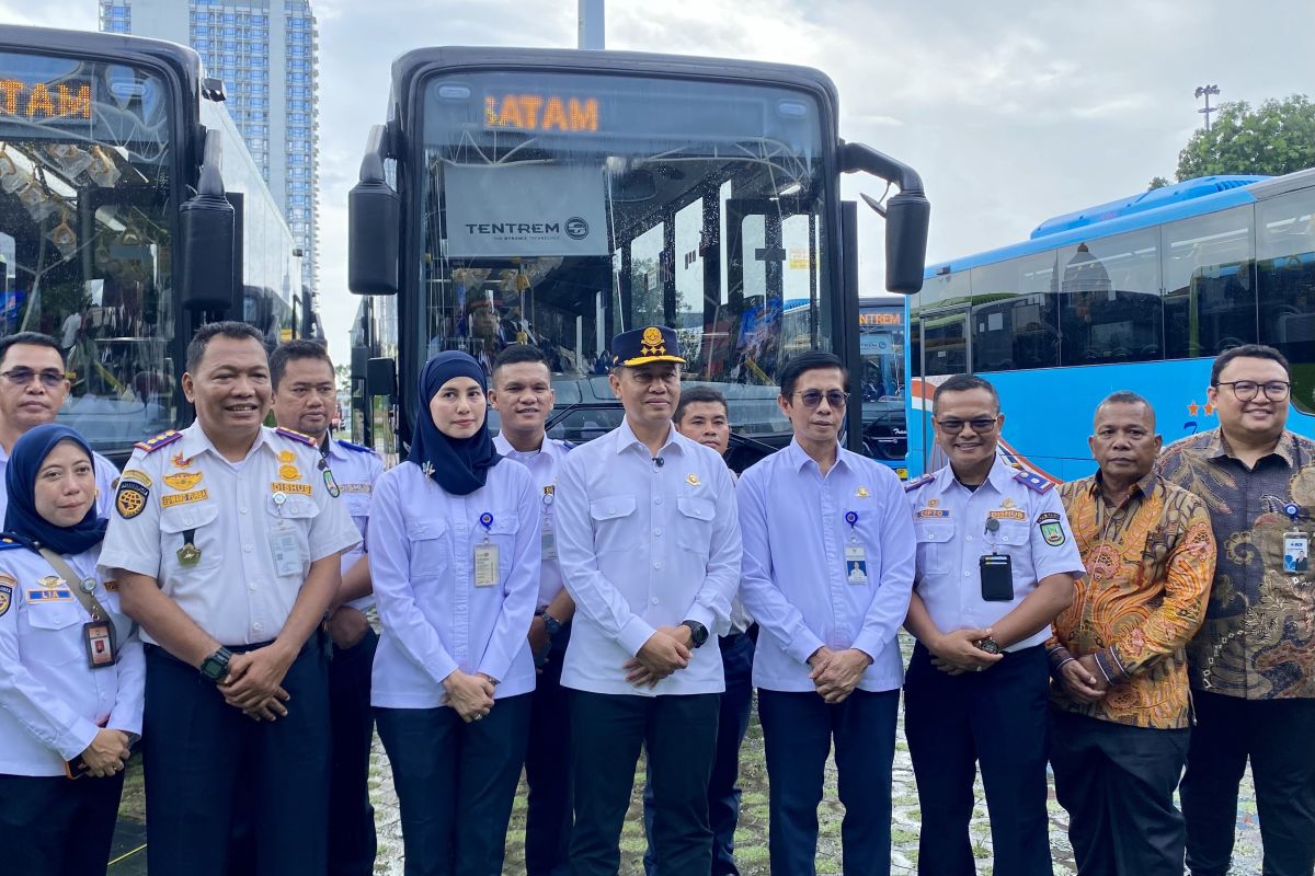 Director General Aan Suhanan officially launches 19 new Trans Batam buses