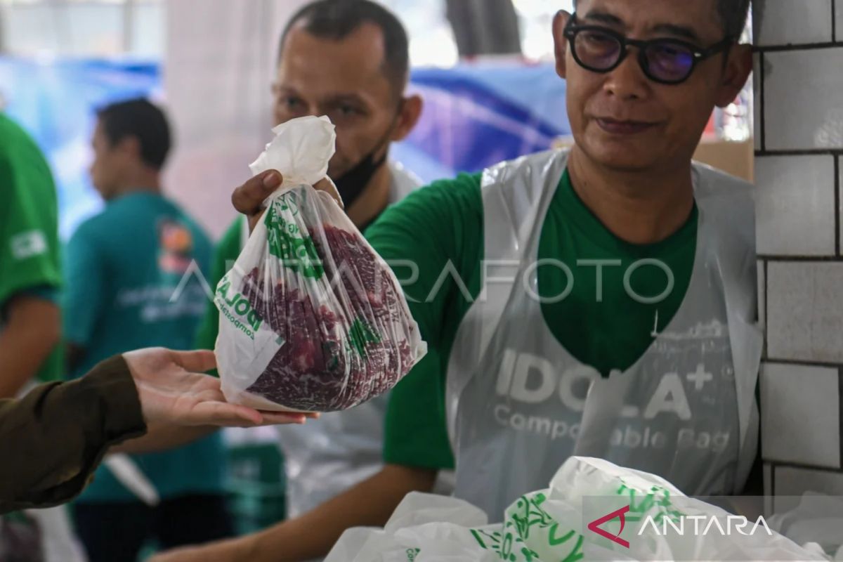 Istiqlal Mosque distributes sacrificial meat to Islamic boarding schools and partner institutions