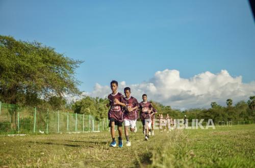 IFG Life Nurtures Young Runners in Labuan Bajo