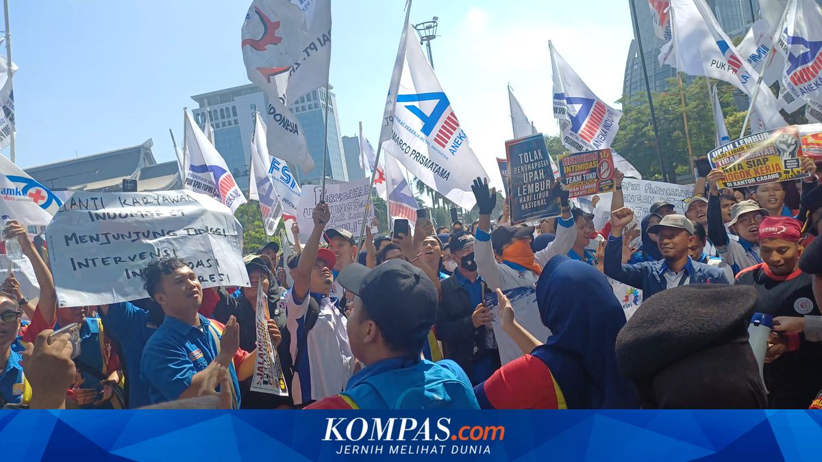 Indomaret Workers Protest Overtime Pay Change for Public Holidays