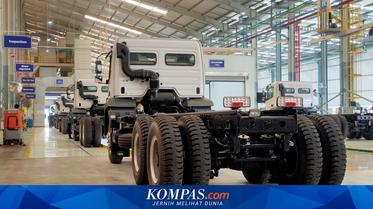 Rupiah Weakens, Daimler Signals Spare Parts Price Hike