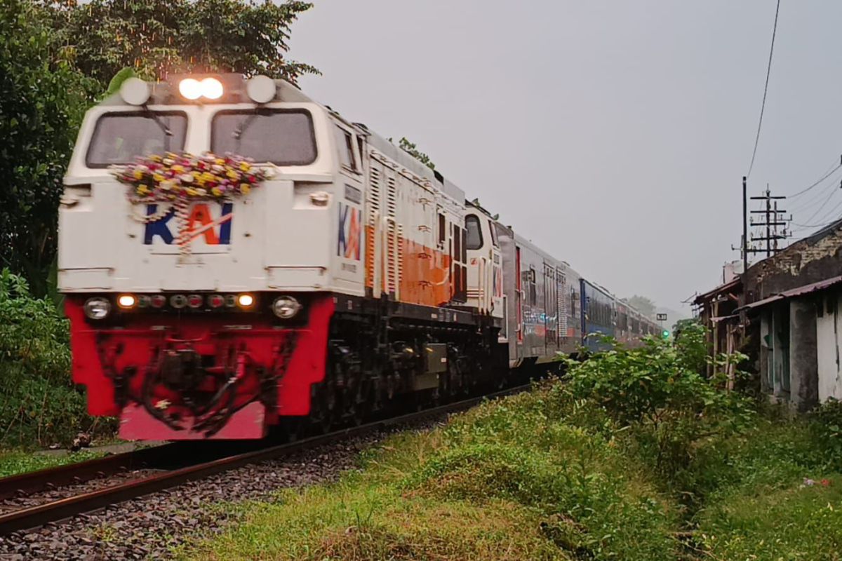 Sangkuriang Train Serves 40,982 Passengers on 1,002-Kilometre Southern Java Route