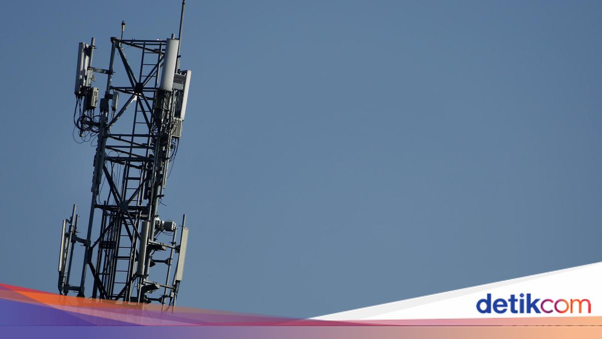 DKI Jakarta Water Resources Department Reveals Telecom Tower Collapse on HR Rasuna Said Road Due to Riverbank Landslide