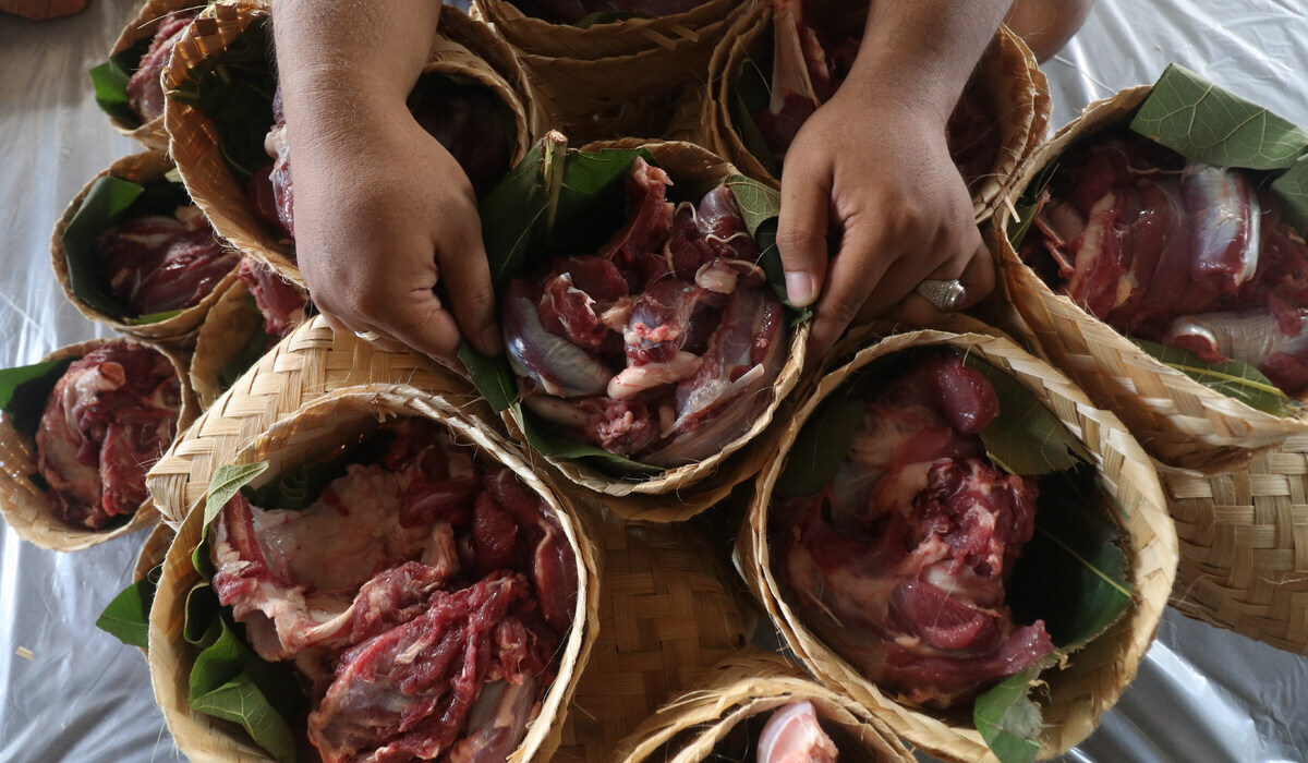 DKI Jakarta Environmental Agency Urges Bamboo Baskets for Eid al-Adha Meat Distribution