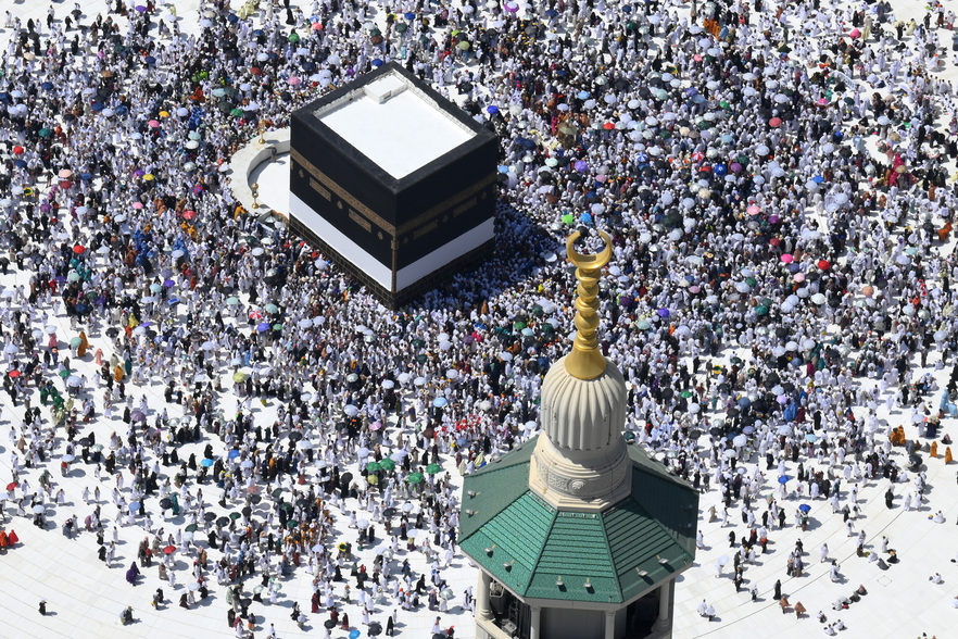 Best Practices for the Day of Arafah: Dhikr, Supplication, and Scriptural Evidence