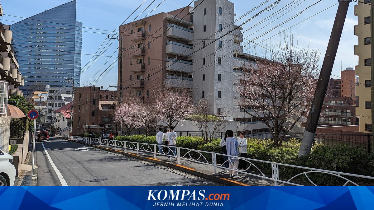 Japan's Disaster-Ready Public Toilets Operate Without Water or Electricity