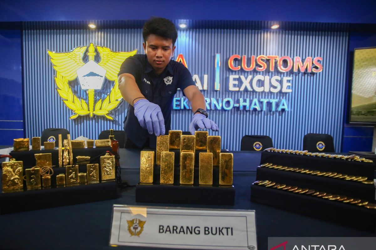 Indonesian Customs thwarts attempt to smuggle 17.55kg gold bars to Hong Kong