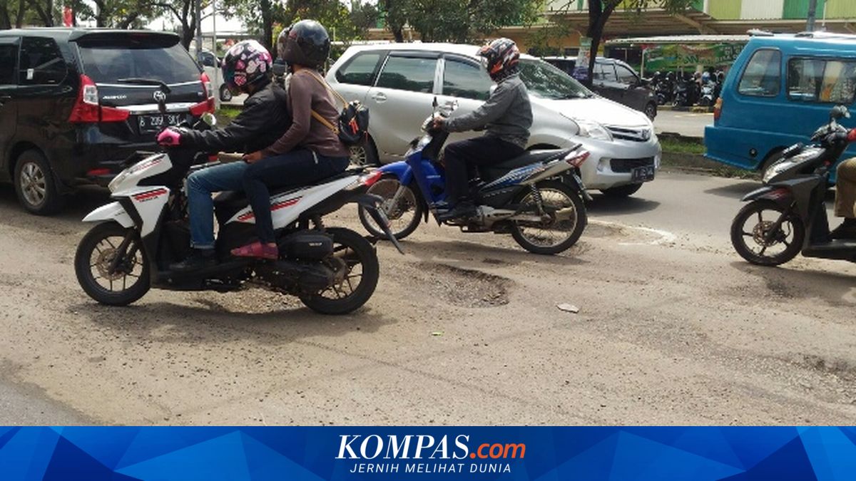 Avoid Potholes Safely—Don’t Panic and Swerve Abruptly