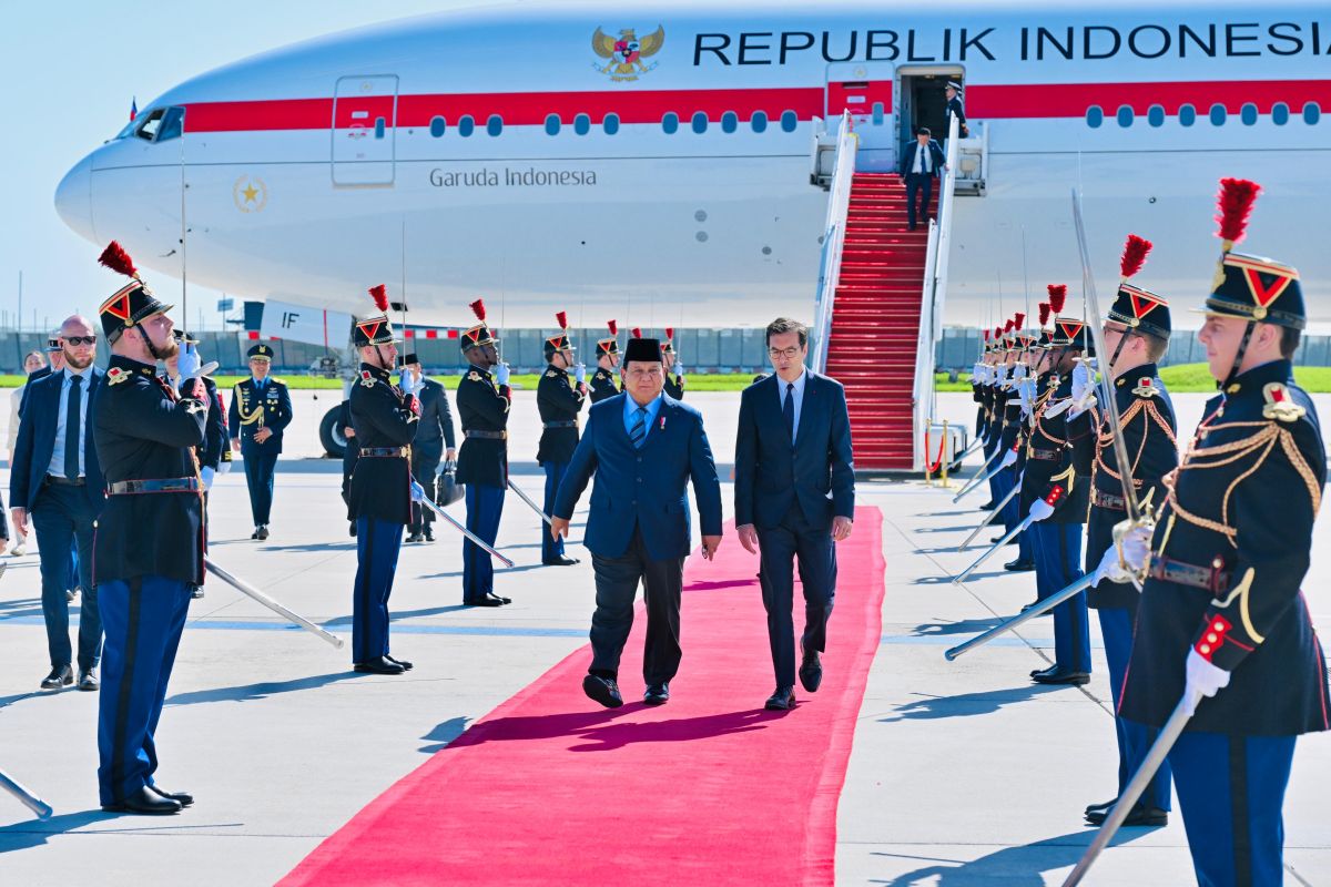 Cabinet Secretary: President Scheduled to Perform Eid al-Adha Prayer at Indonesian Embassy in Paris