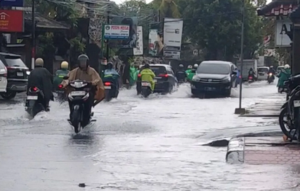 Bali on Alert for Extreme Weather: Heavy Rain and Strong Winds in Gianyar, Karangasem, and Badung