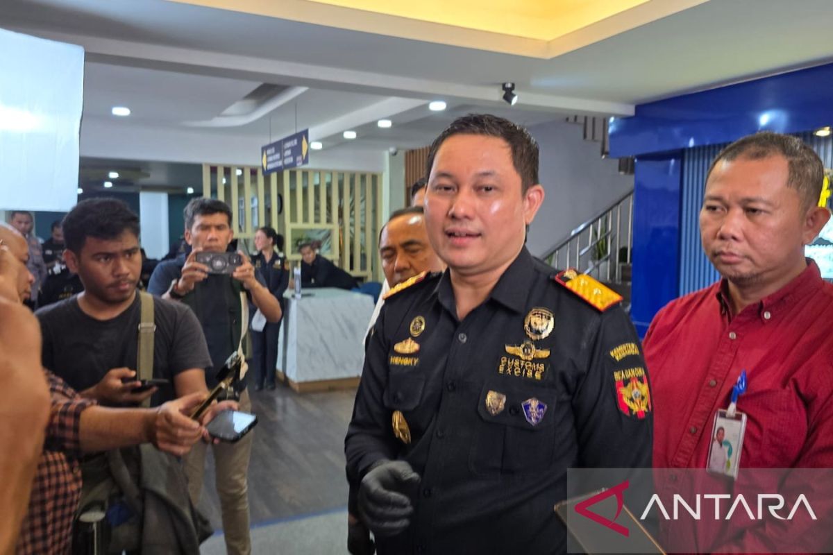 Soekarno-Hatta Customs Office steps up checks on international passengers' belongings