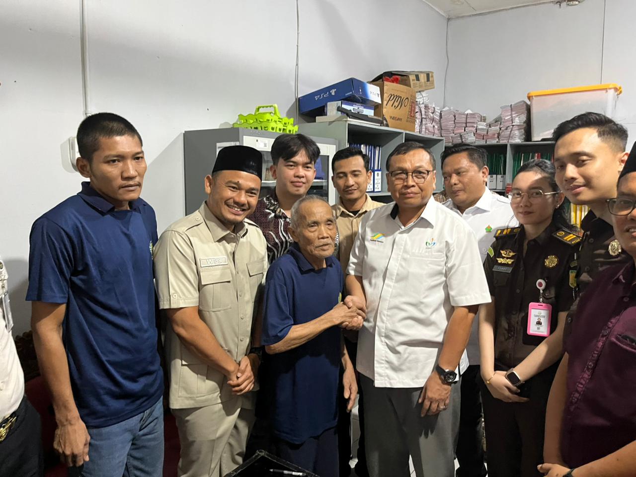 PTPN Drops Legal Case Against Elderly Man Mujiran