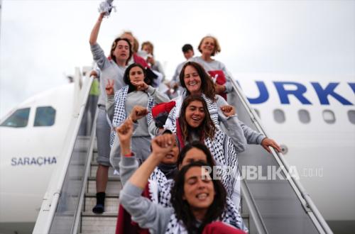 Global Female Activists Risk Lives to Break Gaza Blockade