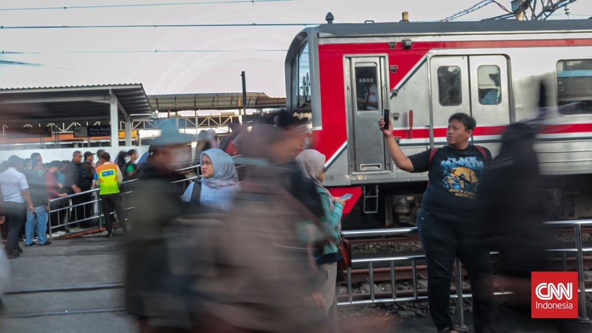 Duri-Tangerang Commuter Train Suddenly Halts After Passengers Hear Three Explosions