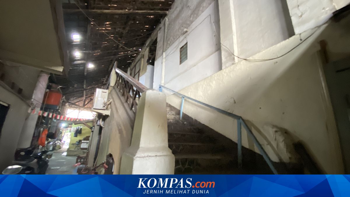 Residents Maintain Landhuis Tjililitan Heritage Site