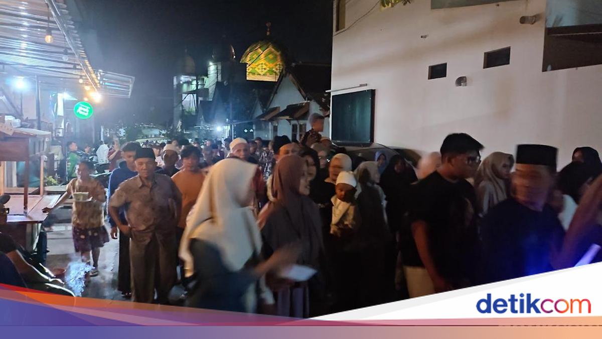Vibrant Takbir Procession in Bali Sees German Tourist Joining in Chants