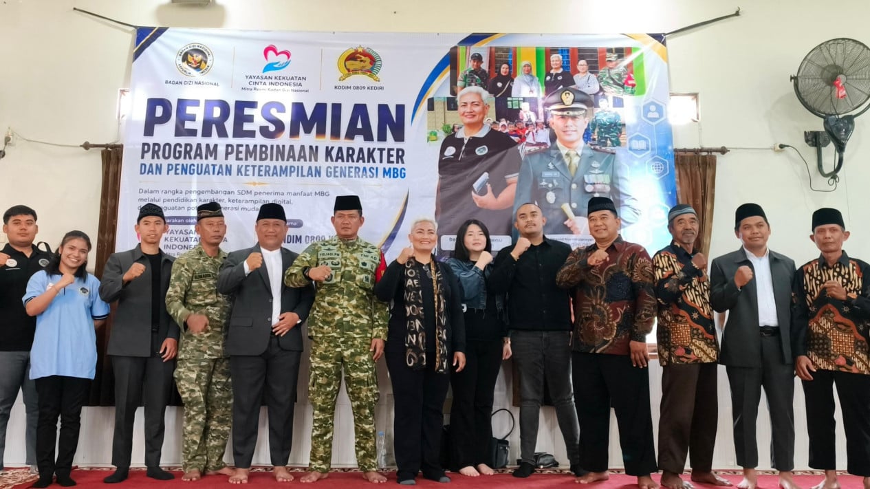 Children in Kediri Receive English and Social Media Training