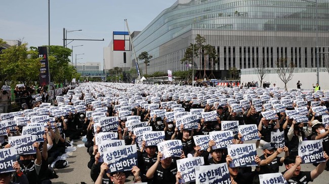Samsung Agrees to Chip Workers' Bonus, Sparking Internal Labour Dispute