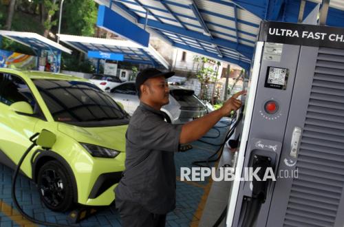 Government Delays EV Tax Incentives: Purbaya Explains