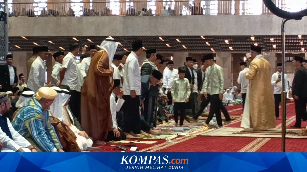 Gibran Prays Eid al-Adha at Istiqlal, Accompanied by Jan Ethes