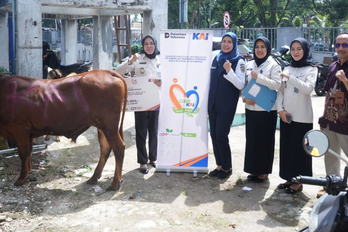 KAI Divre Palembang Distributes 30 Sacrificial Cows for Eid al-Adha