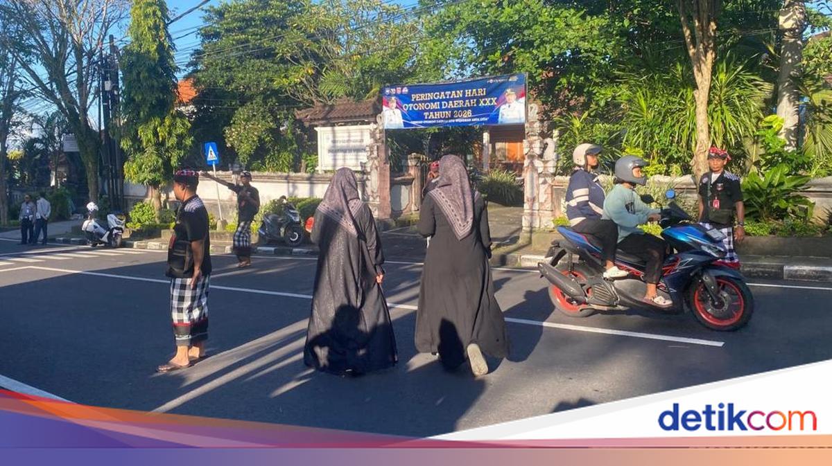 Pecalang safeguard Muslim worshippers during Idul Adha prayer at Tanah Aron, Karangasem