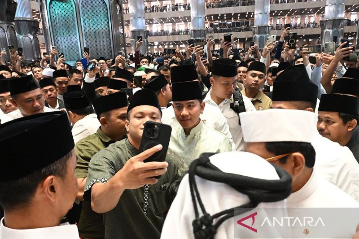 Vice President Gibran greets public after Eid al-Adha prayers at Istiqlal Mosque