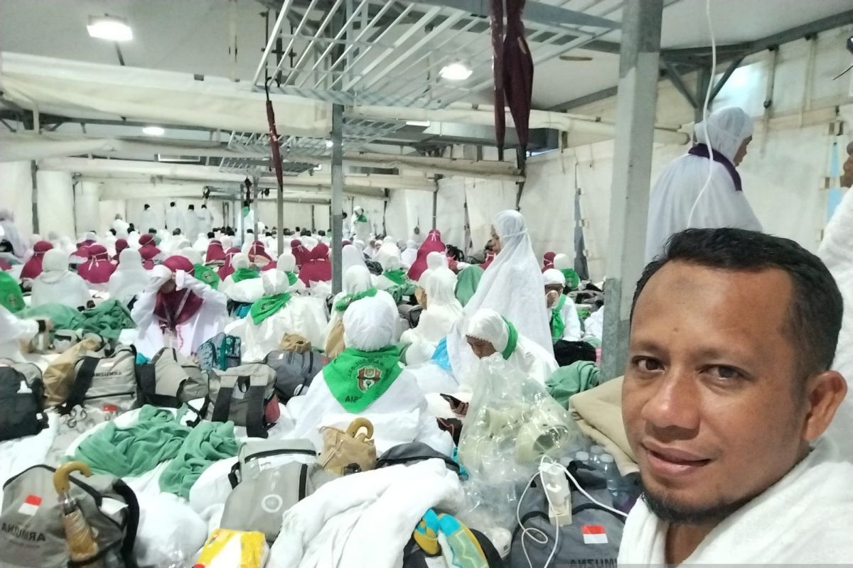 Gorontalo Hajj Pilgrims from Makassar Embarkation Prepare for Stoning Ritual