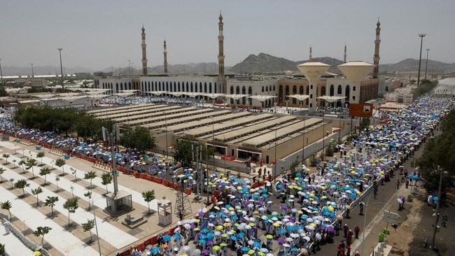 Hajj Amid Extreme Weather as Temperatures Reach 50°C