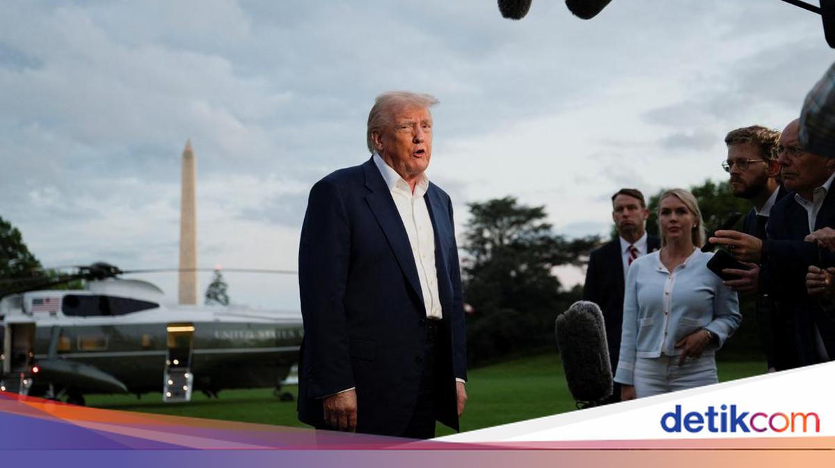 Trump constructs massive UFC arena at White House for 80th birthday
