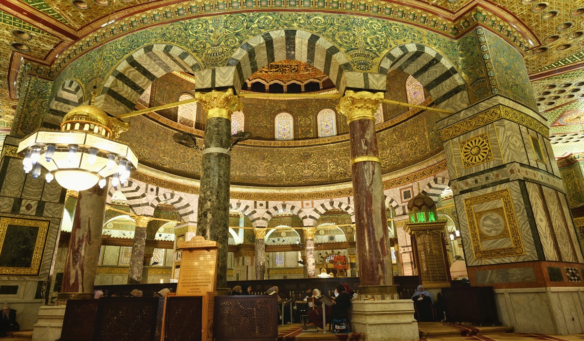 Thousands of Muslims Gather at Al-Aqsa Mosque to Celebrate Eid al-Adha Amid Ceasefire Violations