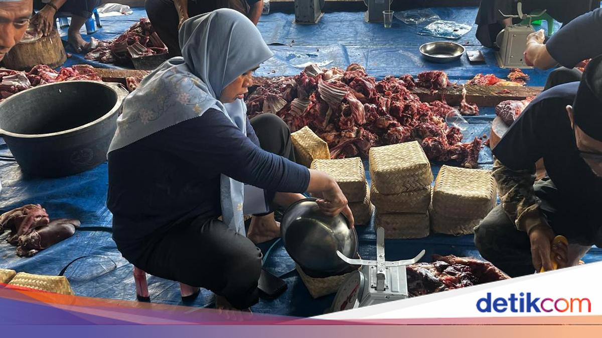 Masjid Al Azhar Uses Bamboo Baskets for Eid al-Adha Meat Distribution via Direct Delivery