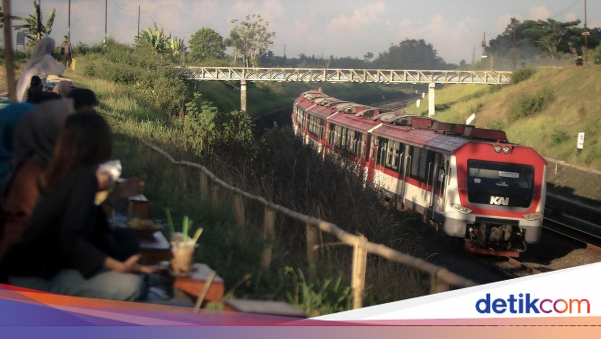 Serene Sunset and Train Views at Ngebrak Gamplong Bridge