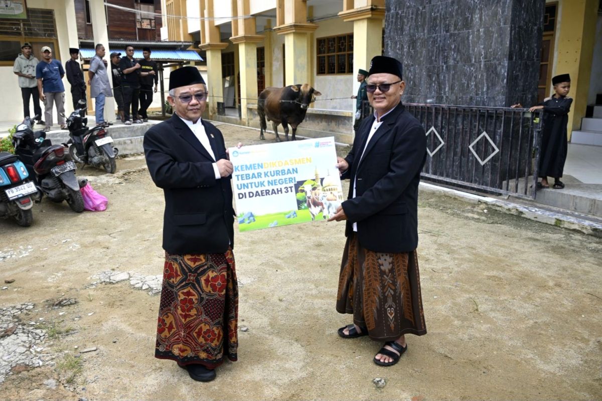 Ministry of Basic and Secondary Education distributes 159 sacrificial animals across Indonesia