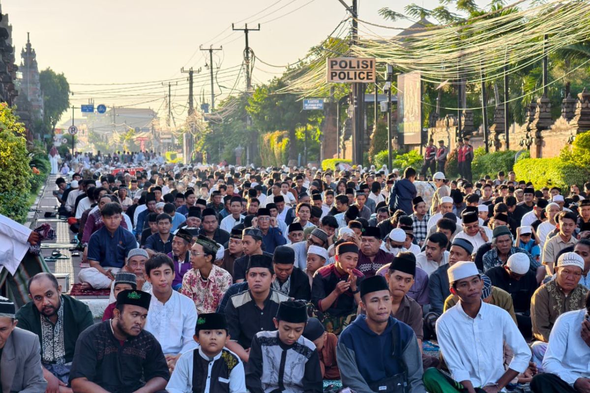 PLN South Bali ensures reliable electricity supply at Eid al-Adha prayer sites