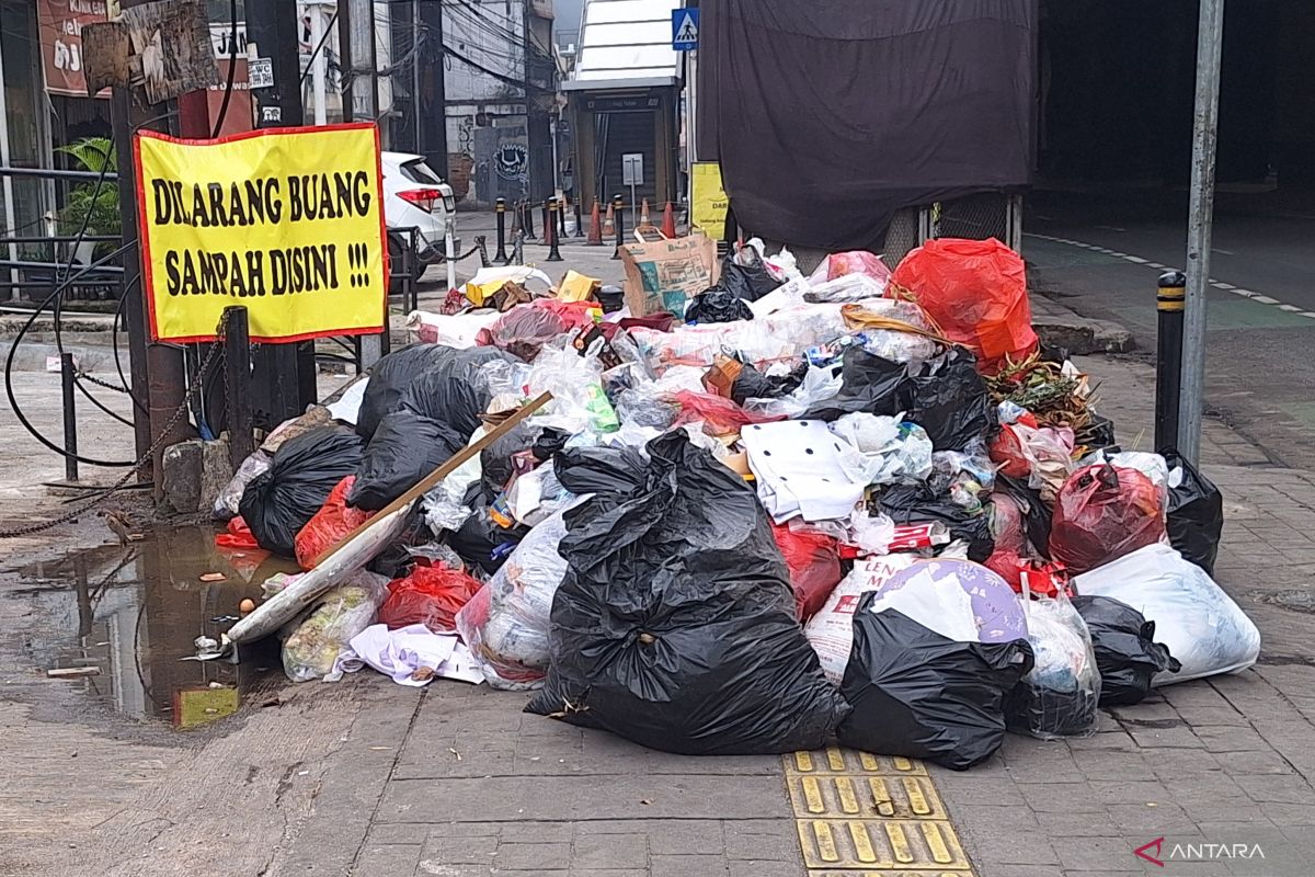 Gandaria residents develop plastic waste processing tool with economic value