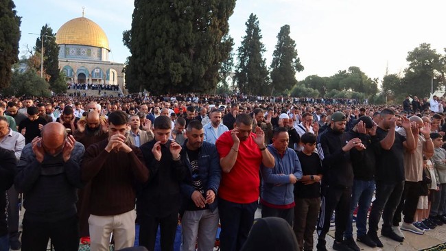 Eid al-Adha Prayers Across the Globe: From Gaza to Indonesia