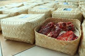 Al-Azhar Mosque Uses Bamboo Baskets for Eid al-Adha Meat Distribution