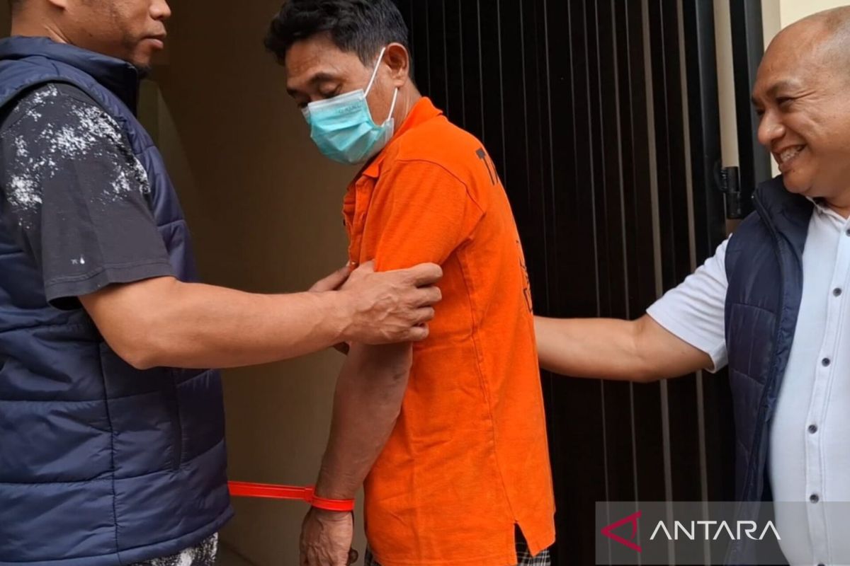 Police arrest copper cable thief at Jamsostek Tower in Mampang Prapatan, South Jakarta