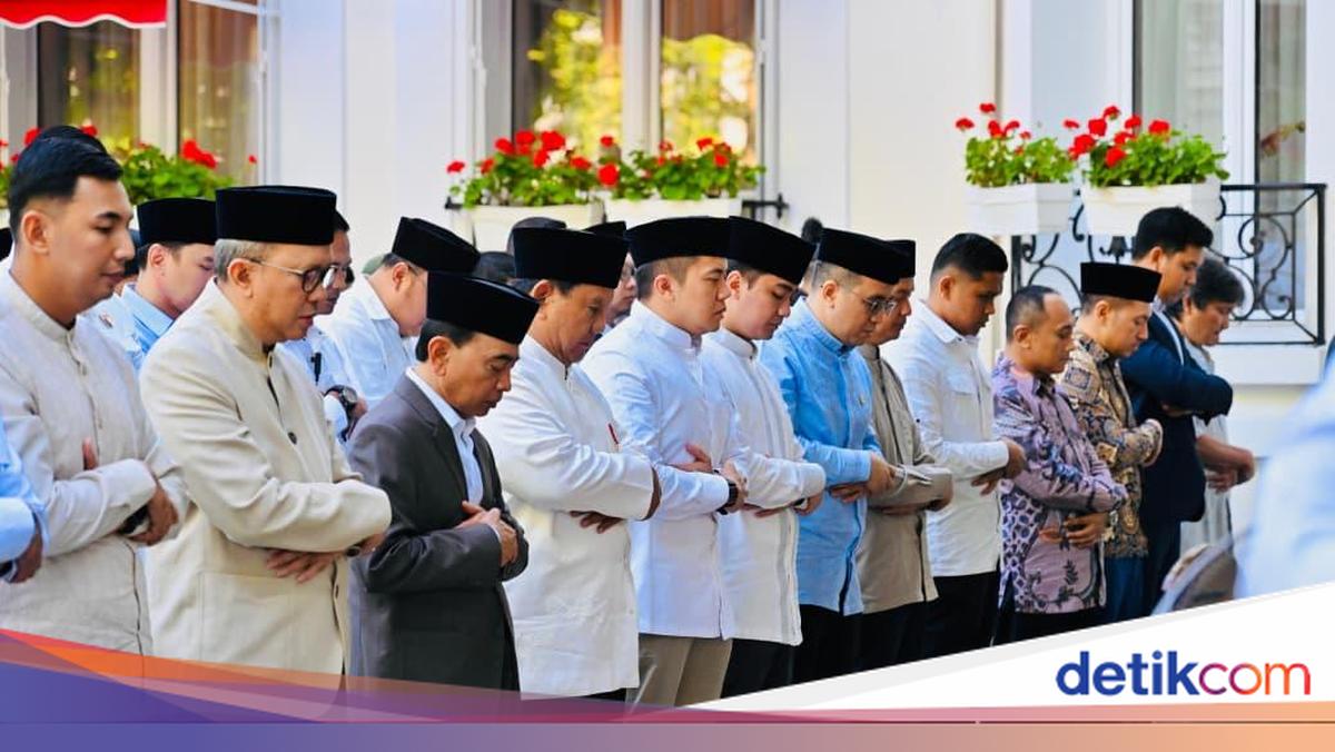 President Prabowo Performs Eid al-Adha Prayer with Diaspora at Indonesia House in Paris