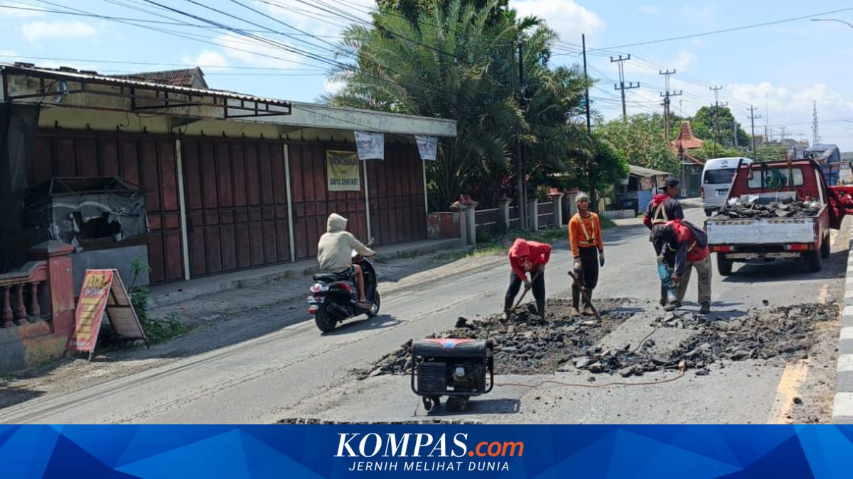 Why Are Indonesia's Roads Deteriorating So Quickly?