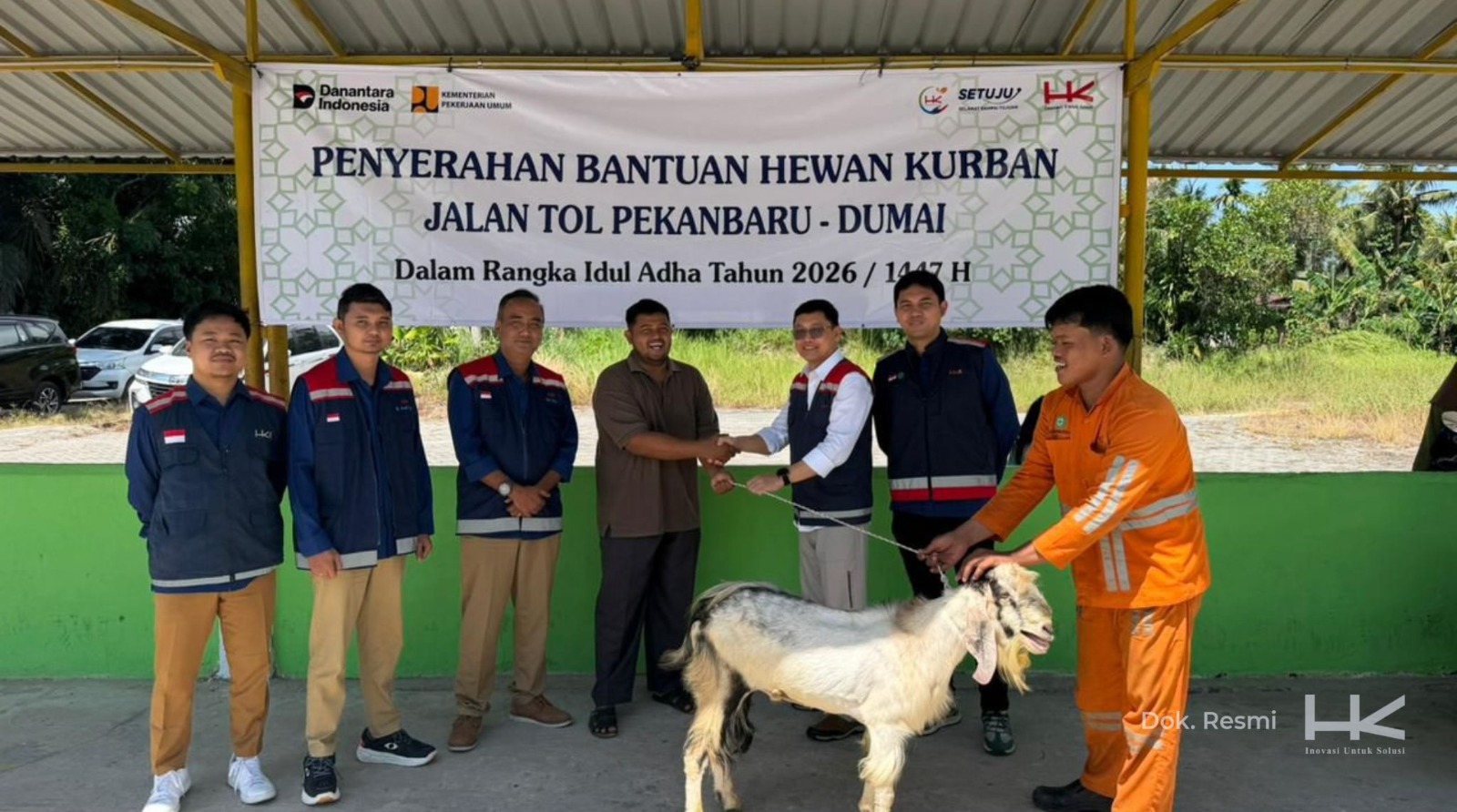 Hutama Karya Distributes 300 Sacrificial Animals for Eid al-Adha 1447 AH