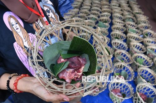 Eco-Friendly Qurban: Plastic-Free Meat Distribution Across Indonesia
