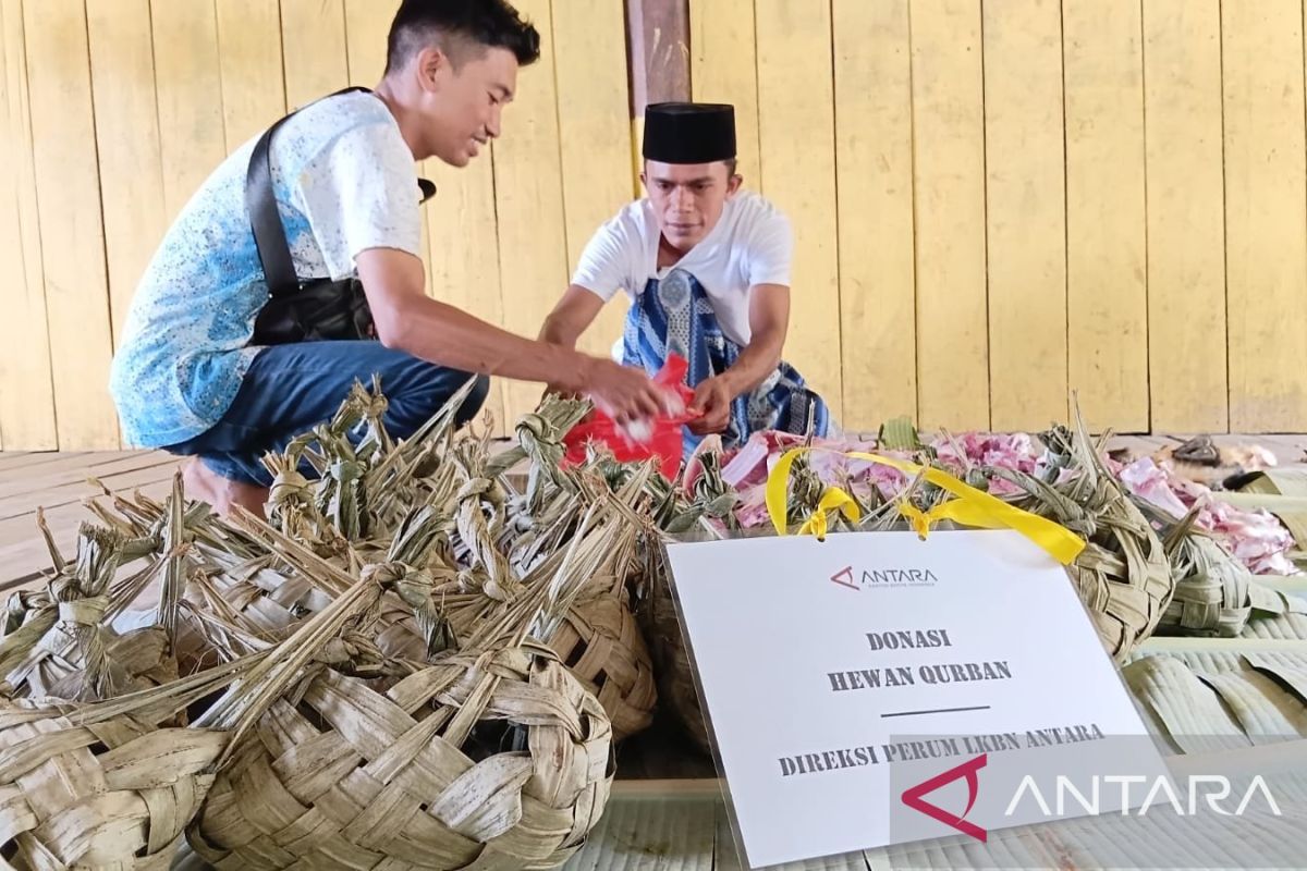 Perum LKBN ANTARA uses woven bamboo baskets for sacrificial meat distribution in Palu