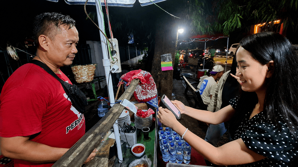 No More Change Hassles: QRIS BRI Becomes Go-To Payment for Bulungan Street Food Vendors