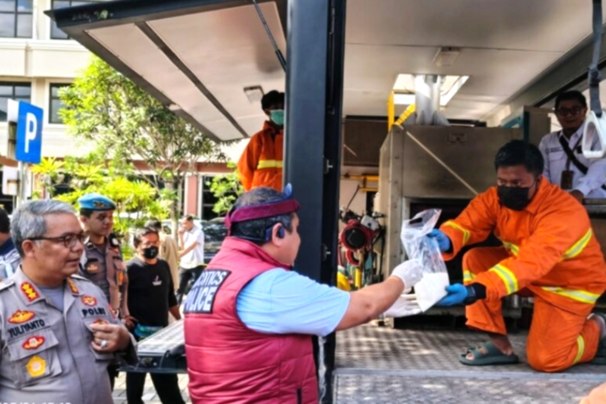 12.2 kg of crystal meth and hundreds of ecstasy tablets destroyed at East Kalimantan Police