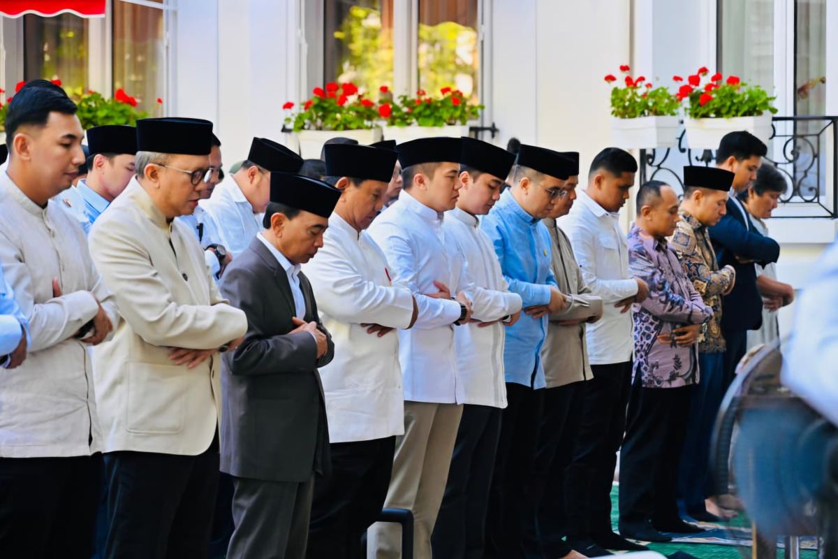 President Prabowo celebrates Eid al-Adha with Indonesians in Paris