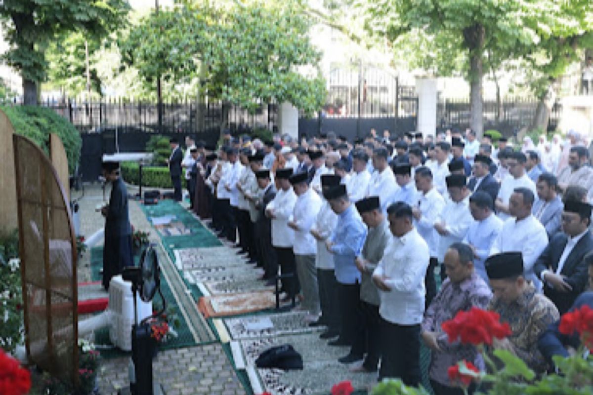 Indonesian diaspora in Paris celebrates Eid al-Adha prayer with President Prabowo