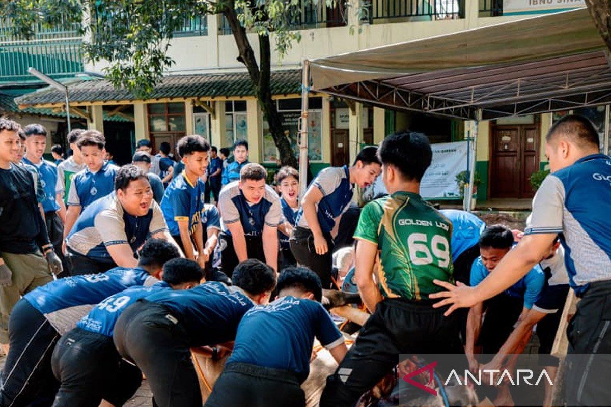 Darunnajah Boarding School Students Enjoy Sacrificial Beef from President Prabowo Subianto